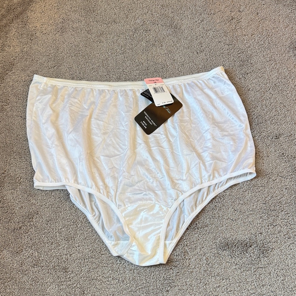 Vanity Fair White Satin Perfectly Yours Ravissant Panty SIZE 10